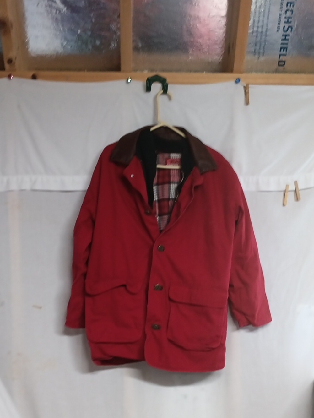 Med Marlboro Classic Red Ski Jacket with Brown Collar Zip Out Lining